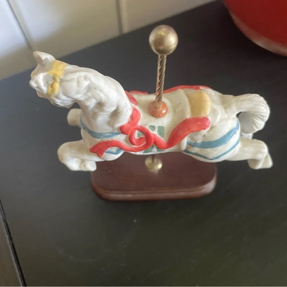 LAST CHANCE Ceramic Carousel Horse Figurine 4”wx4.5”h  Vintage Retro Collectible - Picture 5 of 7